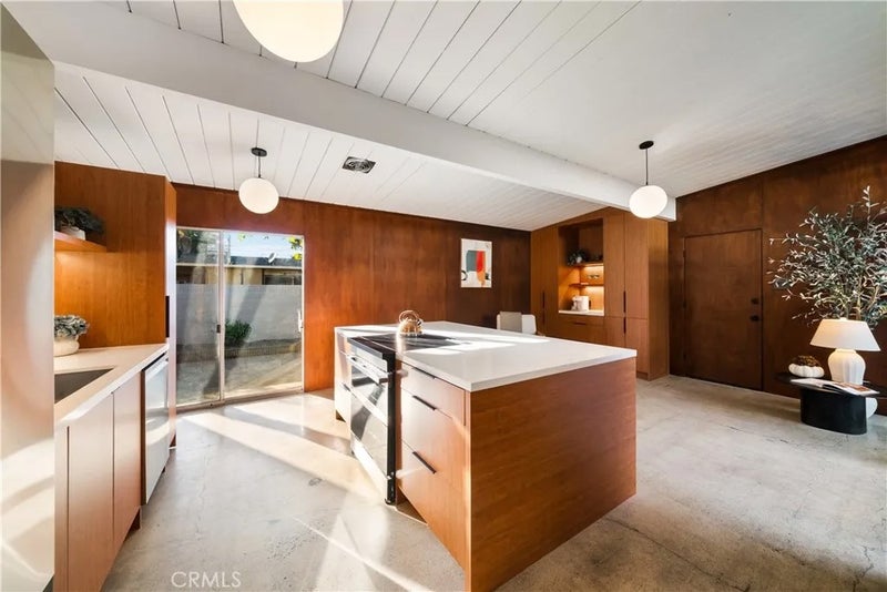 842 E Glendale