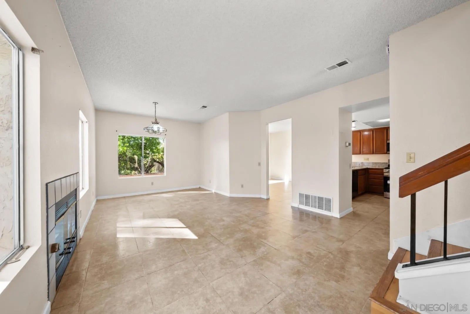 2511 Manzana Way