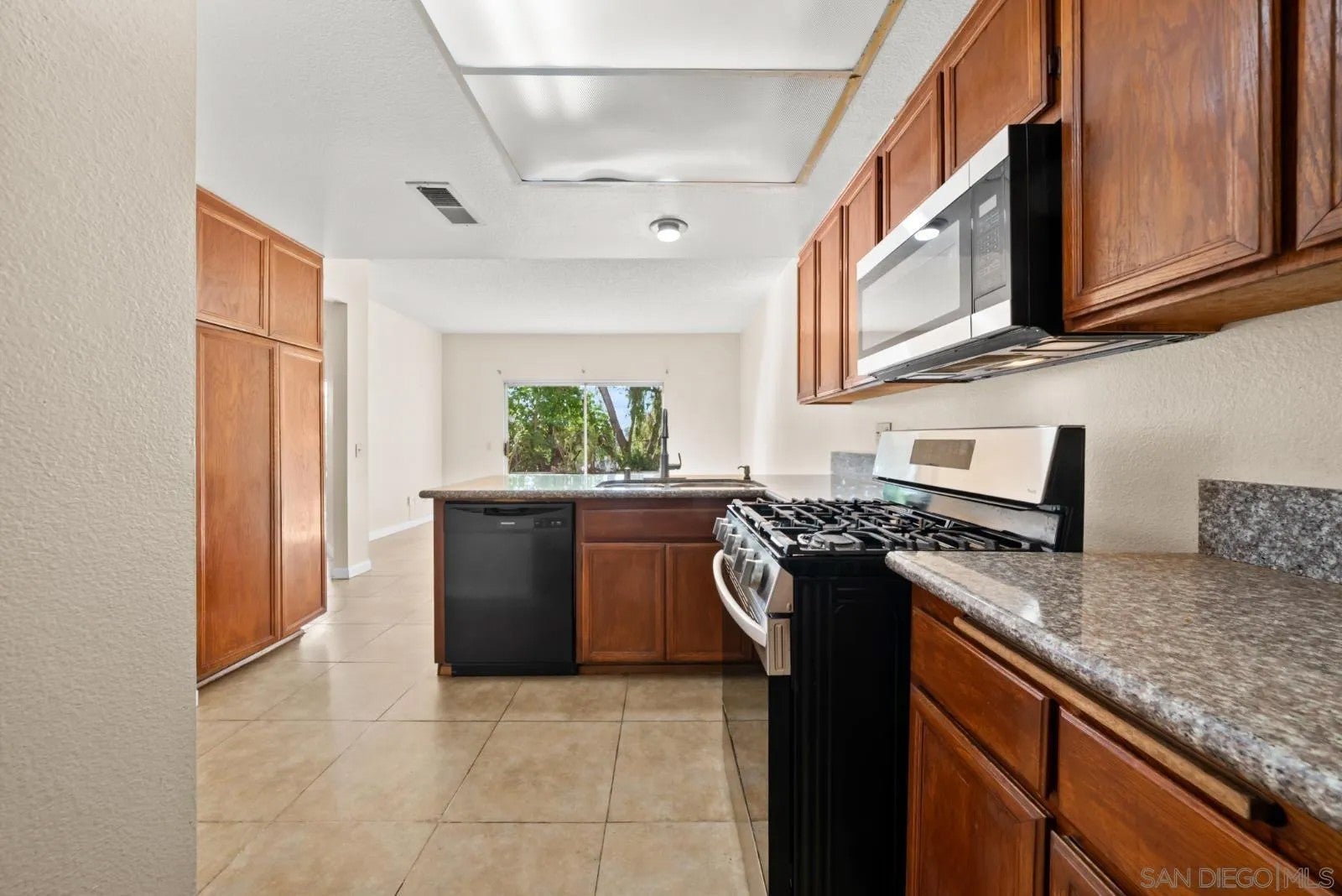 2511 Manzana Way
