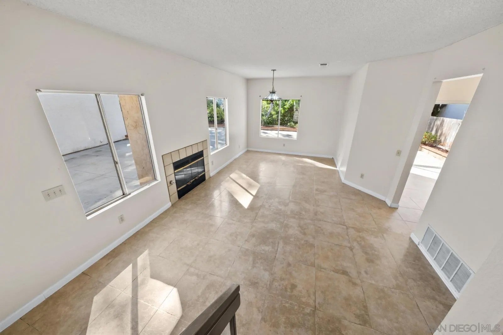 2511 Manzana Way