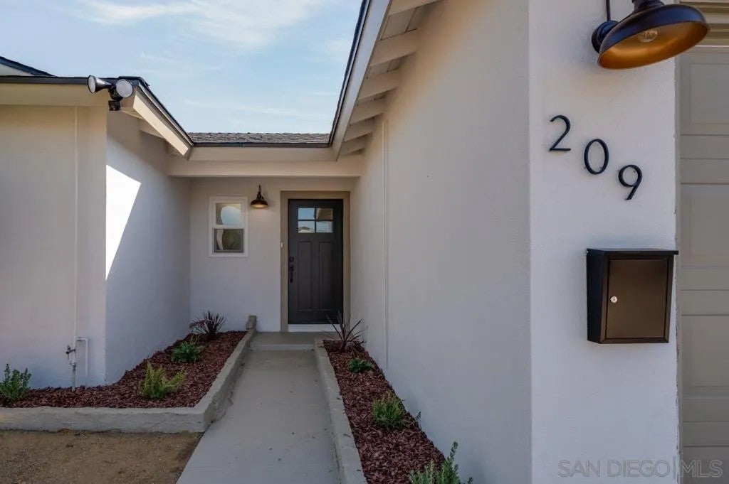 209 Meadowbrook Dr