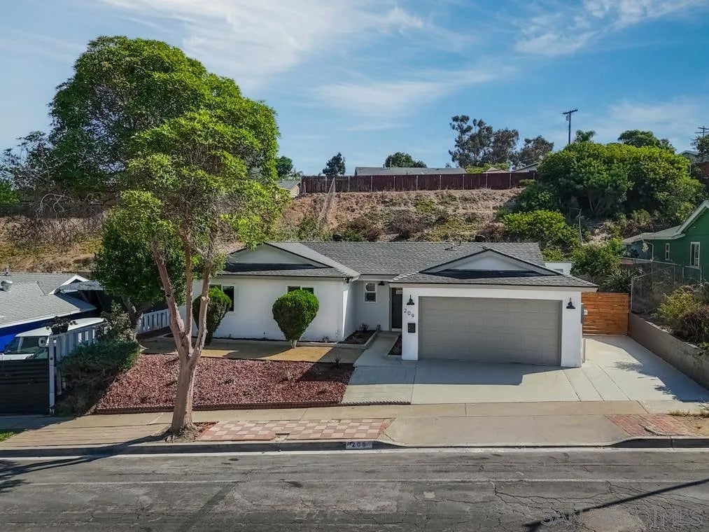209 Meadowbrook Dr