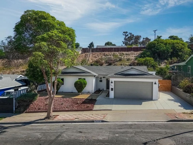209 Meadowbrook Dr