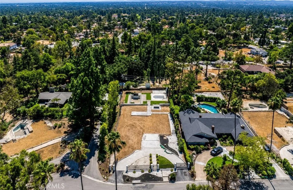 1400 E Palm