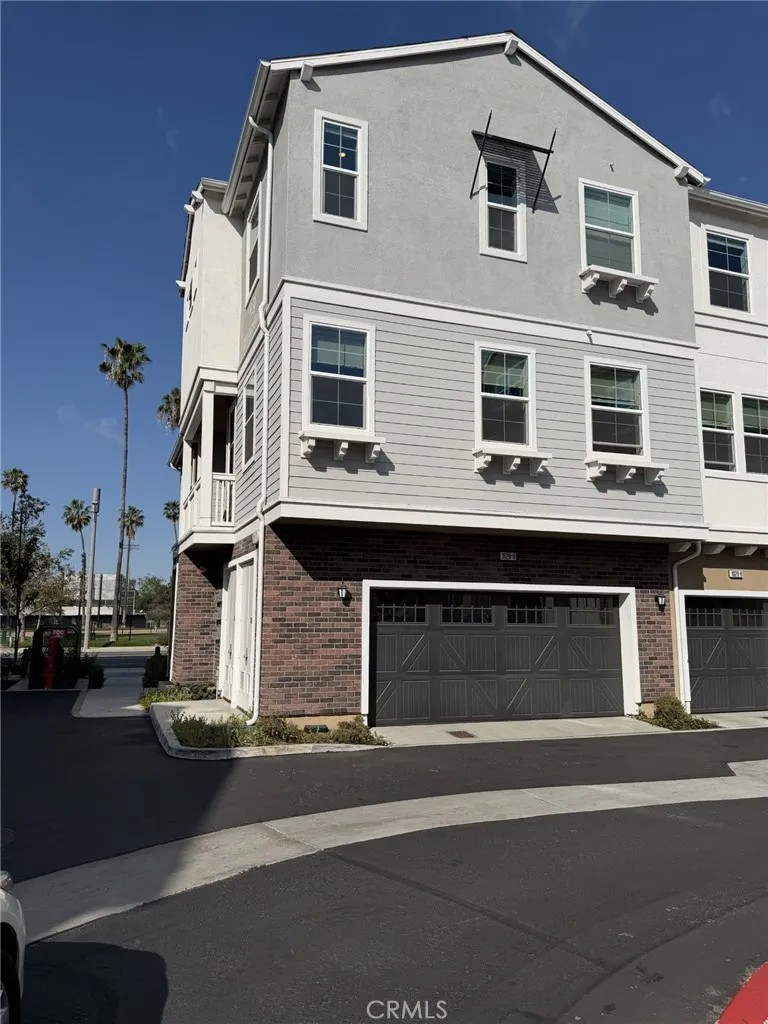 1028 N Anaheim Boulevard North 9