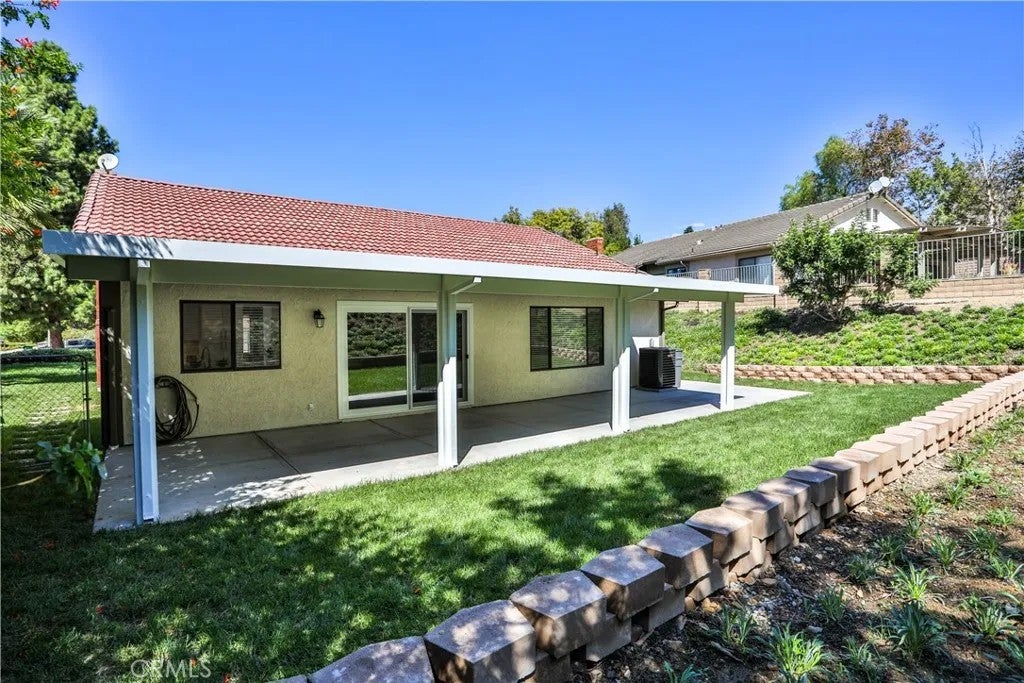 1028 CALLE FRONDOSA