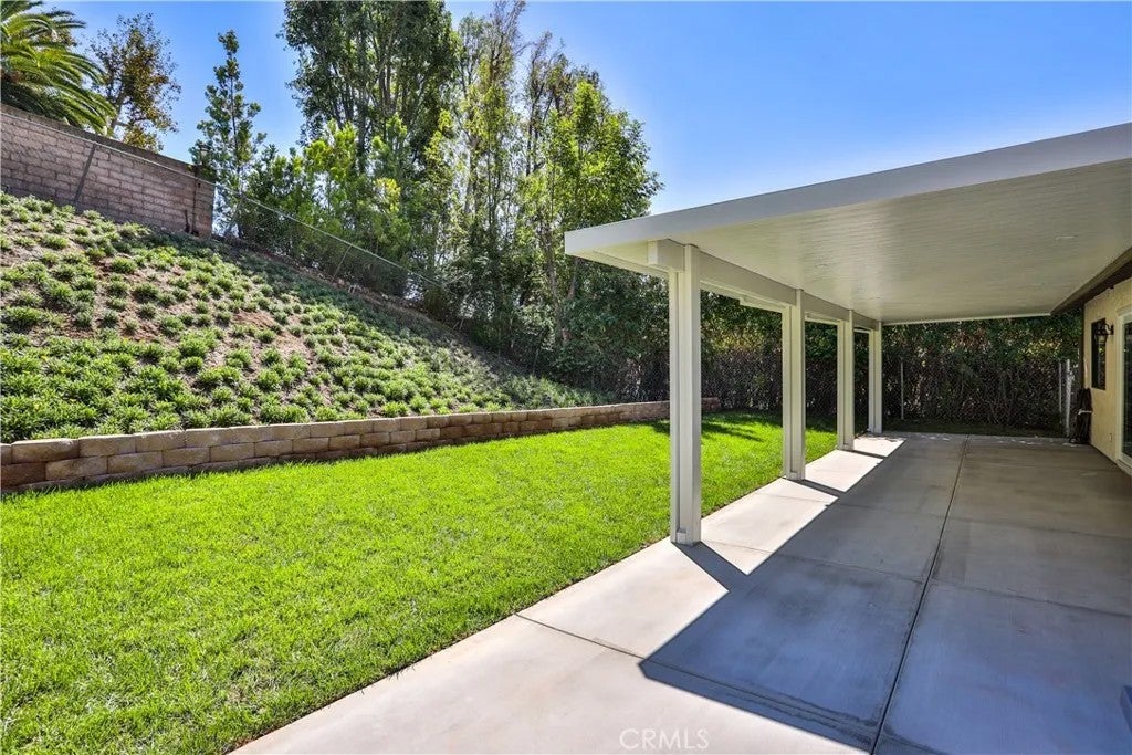 1028 CALLE FRONDOSA