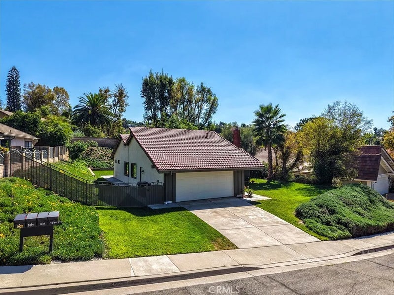 1028 CALLE FRONDOSA