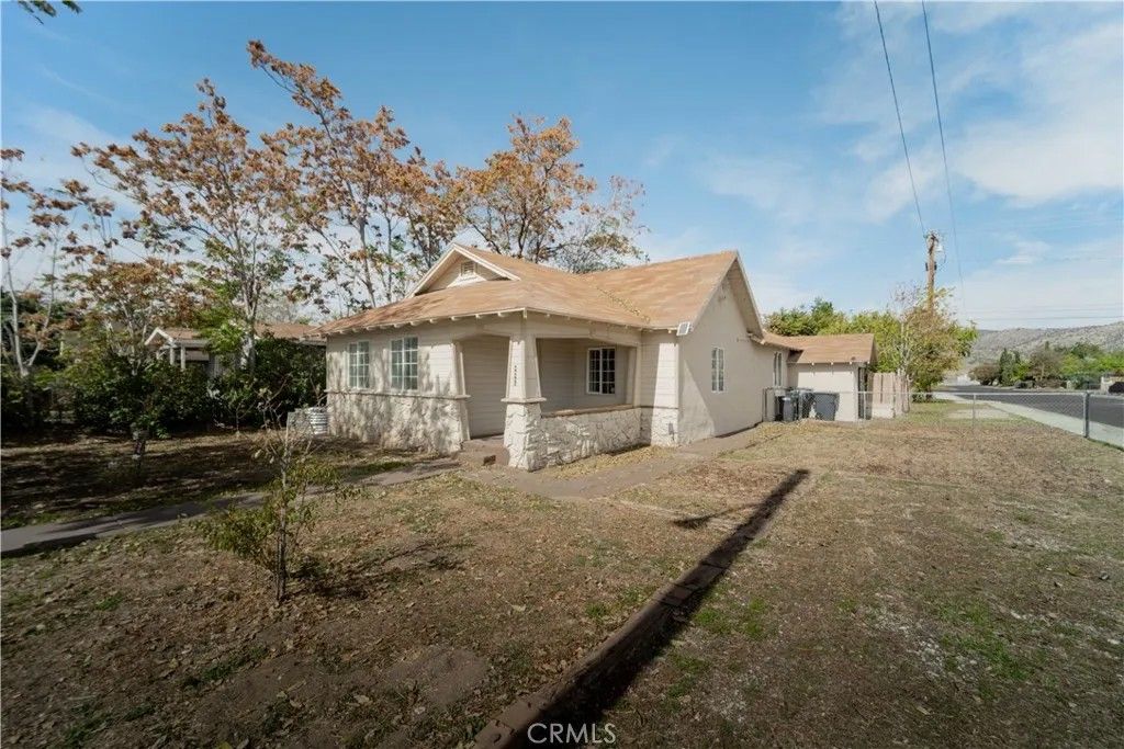 Photo of 229 E H St, Tehachapi, CA 93561 (MLS # SR25248709)