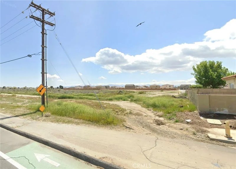 2126 E Avenue I
