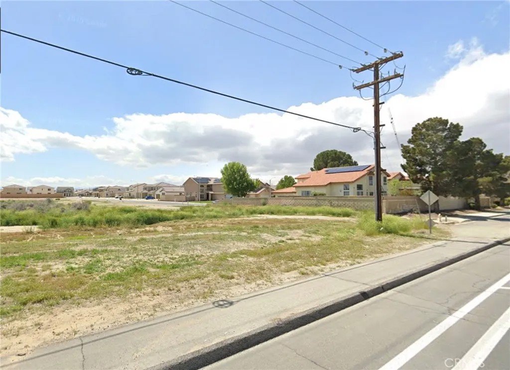 2126 E Avenue I
