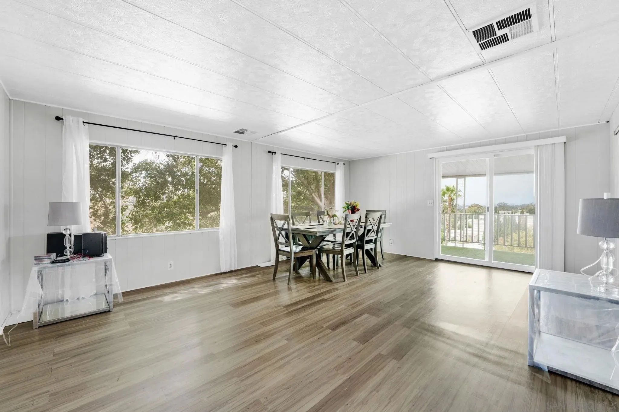 San Diego, California 92105, United States, 2 Bedrooms Bedrooms, ,2 BathroomsBathrooms,Residential,Active,178510