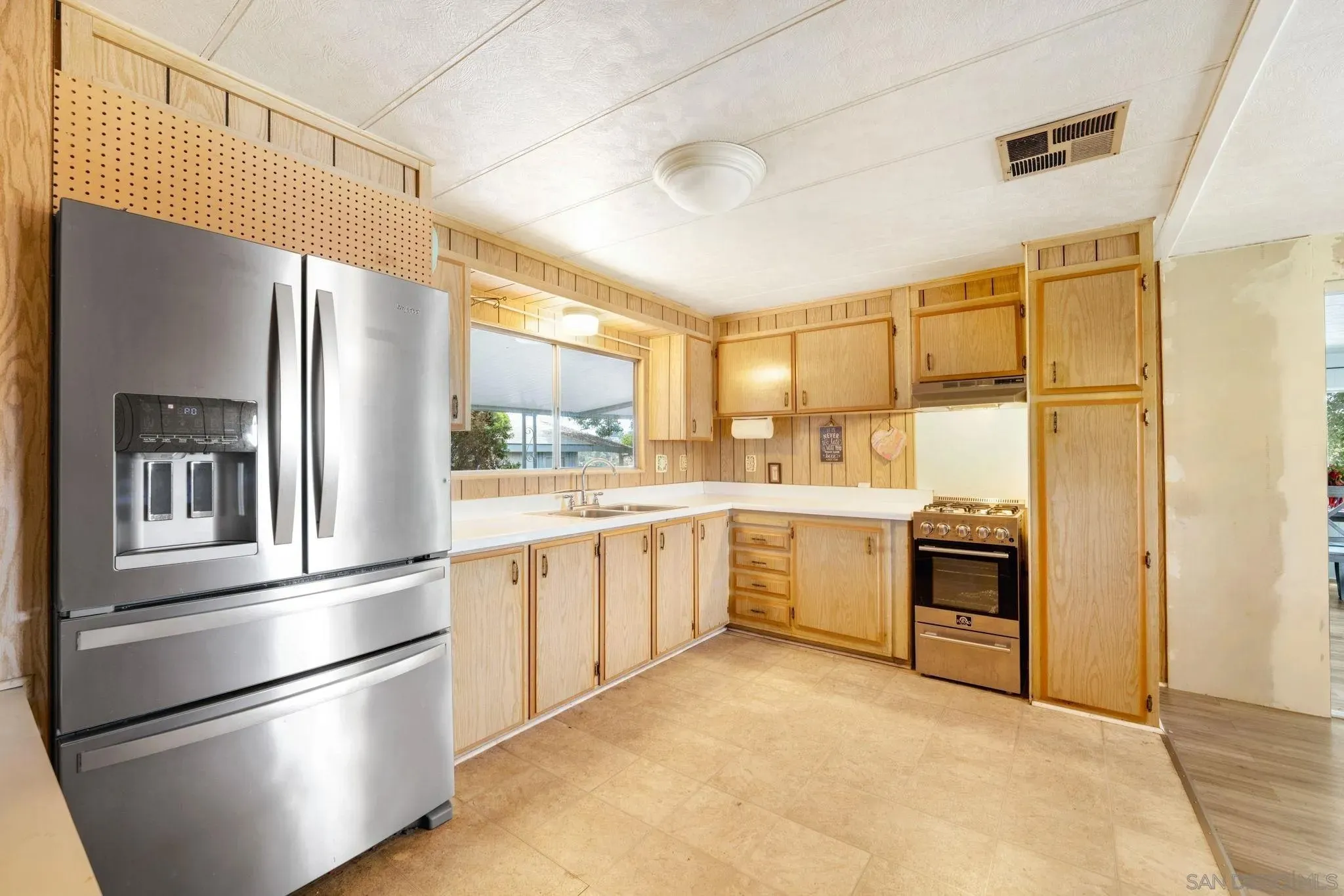 San Diego, California 92105, United States, 2 Bedrooms Bedrooms, ,2 BathroomsBathrooms,Residential,Active,178510