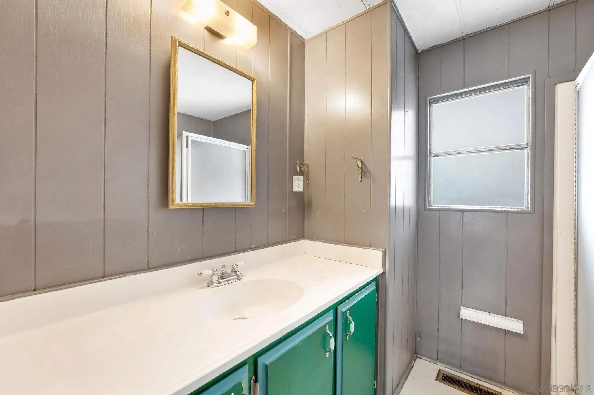 San Diego, California 92105, United States, 2 Bedrooms Bedrooms, ,2 BathroomsBathrooms,Residential,Active,178510