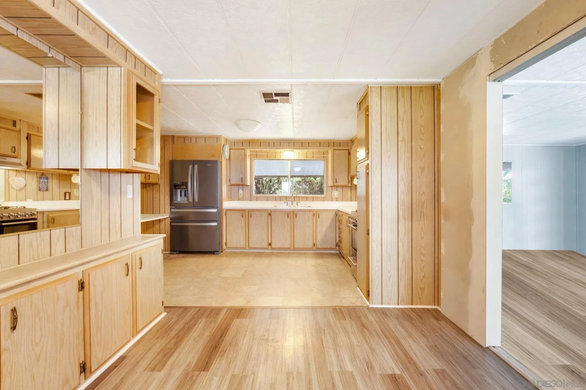 San Diego, California 92105, United States, 2 Bedrooms Bedrooms, ,2 BathroomsBathrooms,Residential,Active,178510