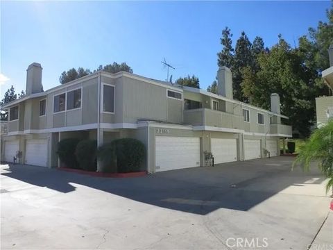 22141 Burbank 5 Woodland Hills CA 91367