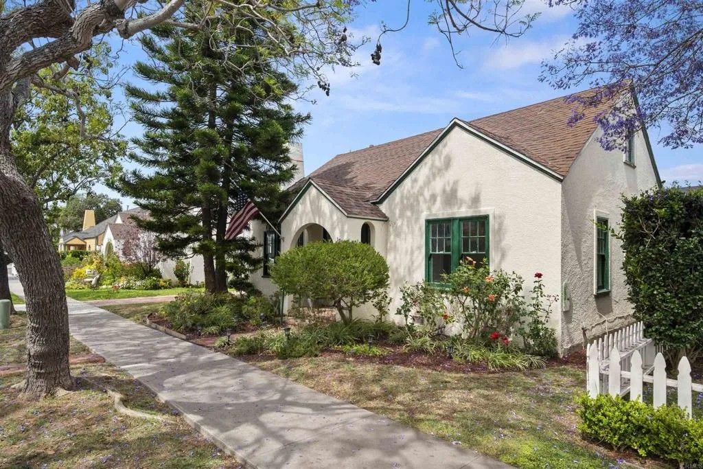 Photo of 1011 Flora Avenue, Coronado, CA 92118 (MLS # NDP2603516)