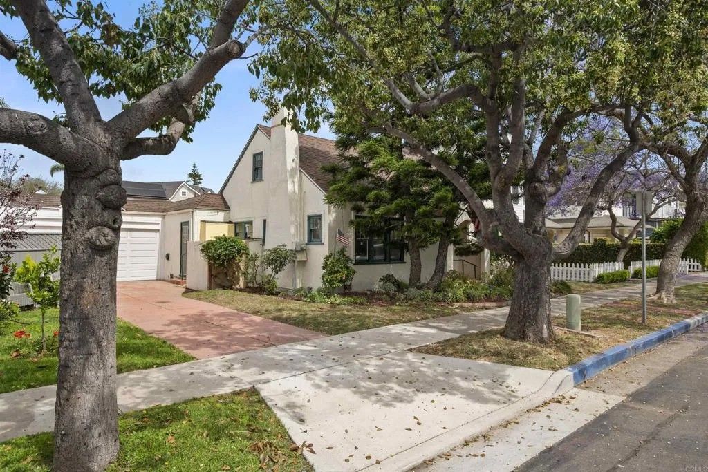 Photo of 1011 Flora Avenue, Coronado, CA 92118 (MLS # NDP2603516)