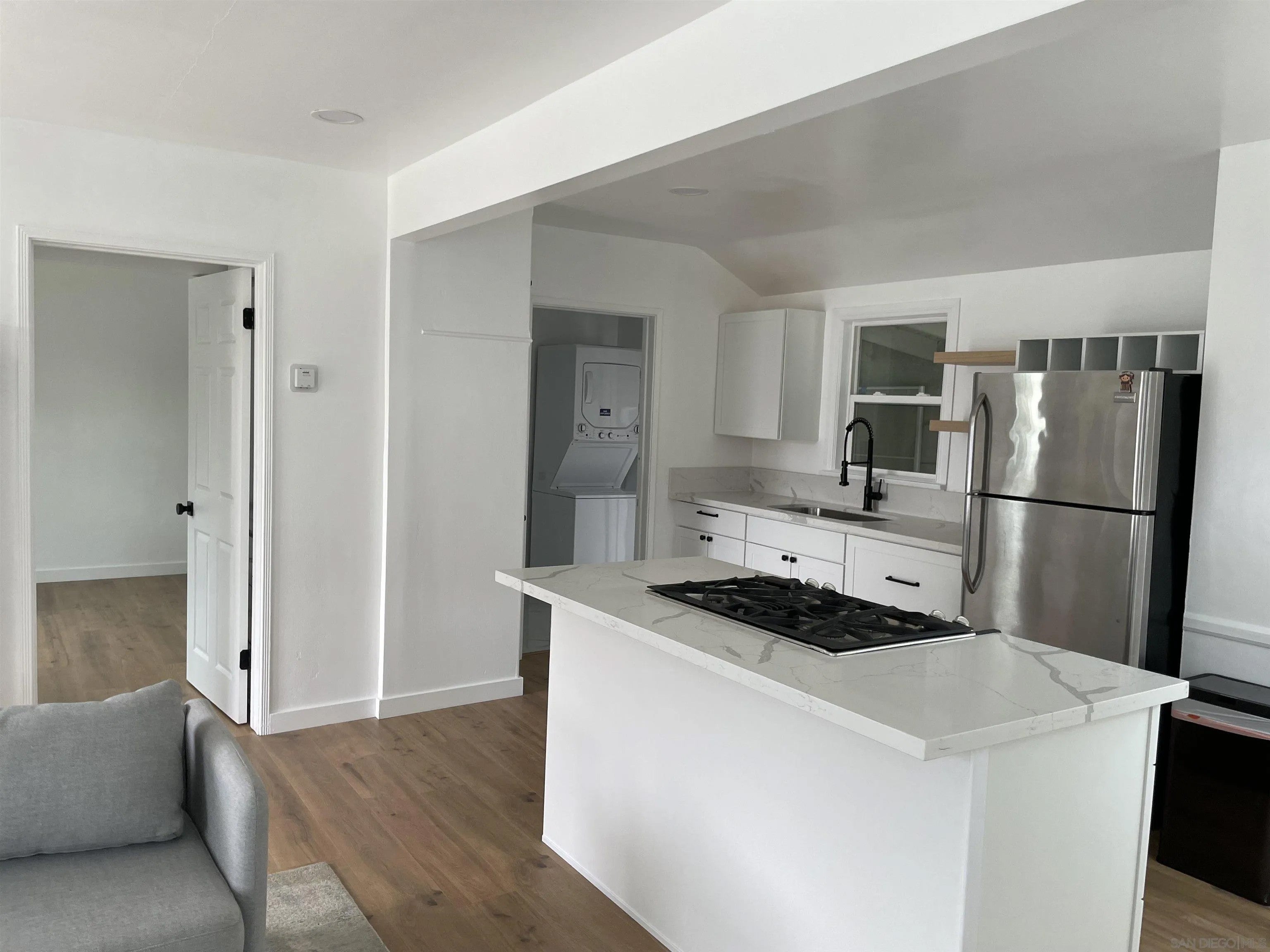 218-220 E Connecticut Ave