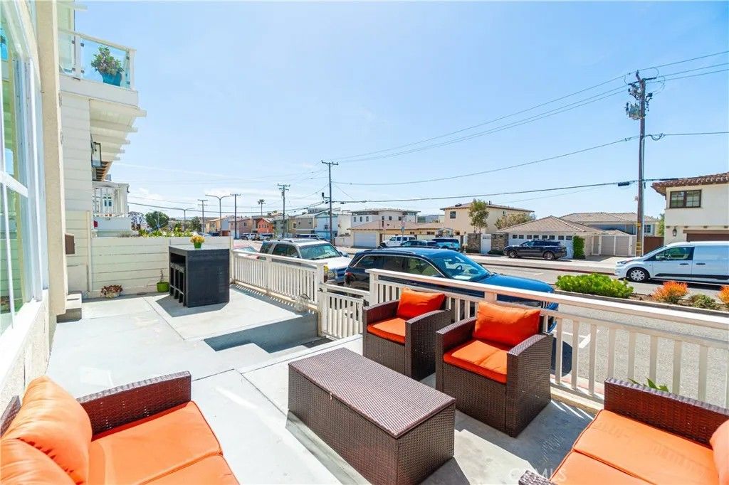 Photo of 2728 Hermosa Avenue, Hermosa Beach, CA 90254 (MLS # SB25251329)