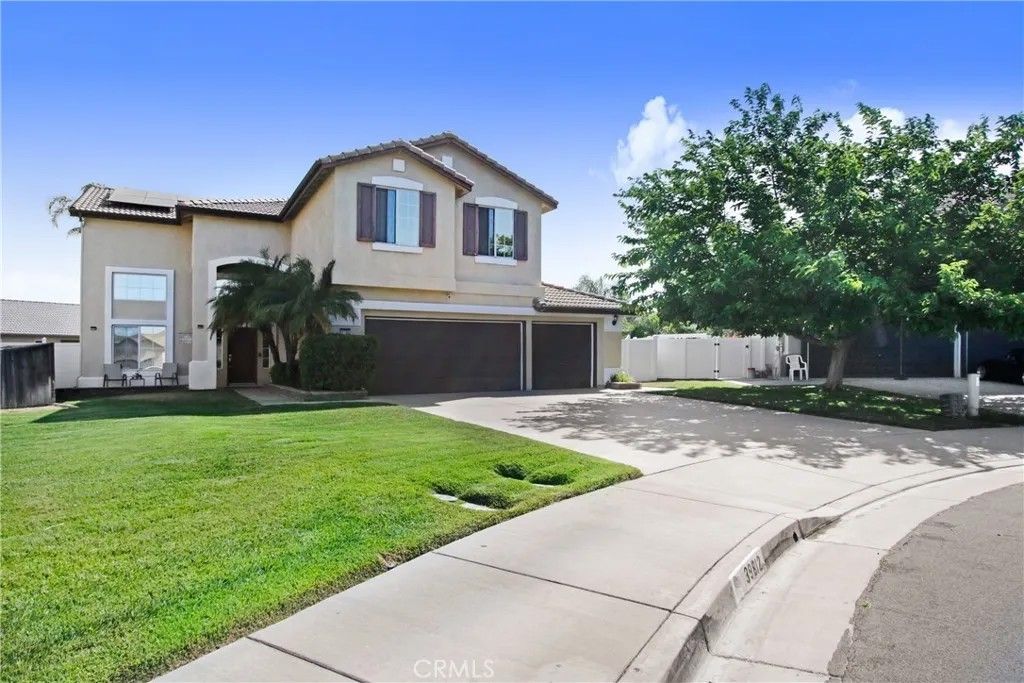 Photo of 39812 De Vendome Court, Murrieta, CA 92563 (MLS # SW25140990)
