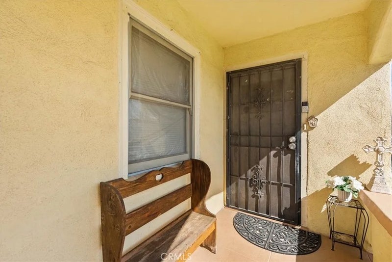 7715 Whitsett