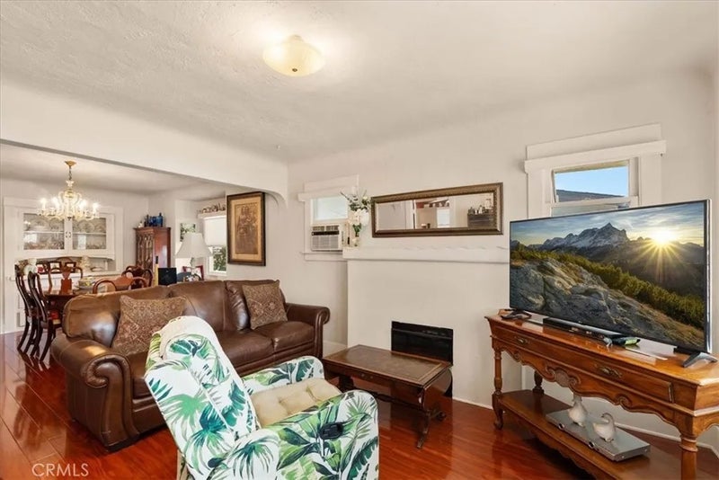 7715 Whitsett