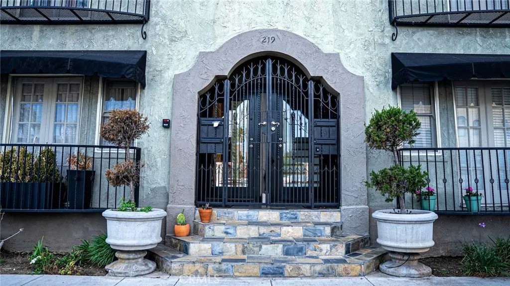 219 Redondo Avenue