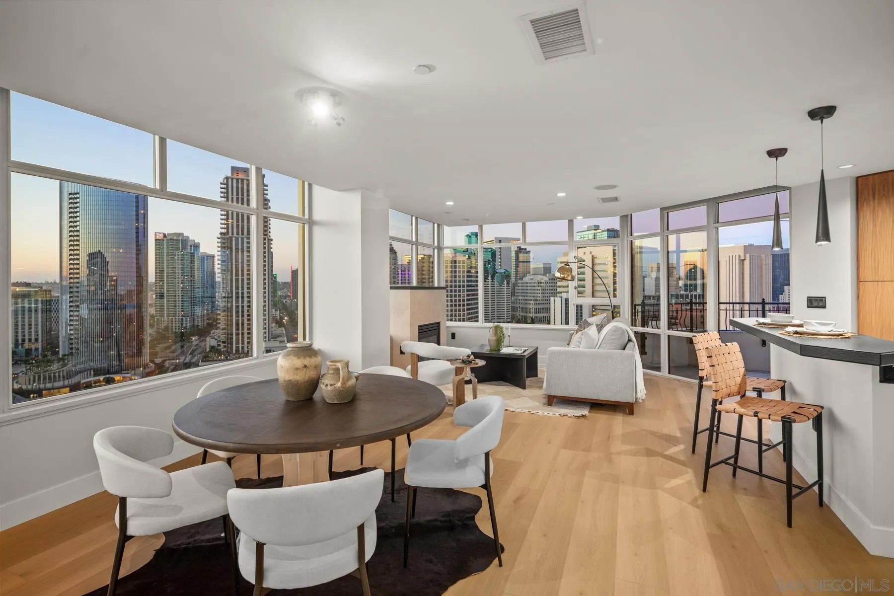 700 W Harbor 2101