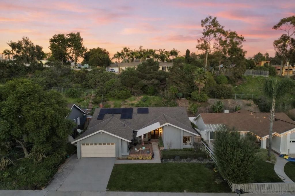 Photo of 1760 Woodbine Pl, Oceanside, CA 92054 (MLS # 2600622)