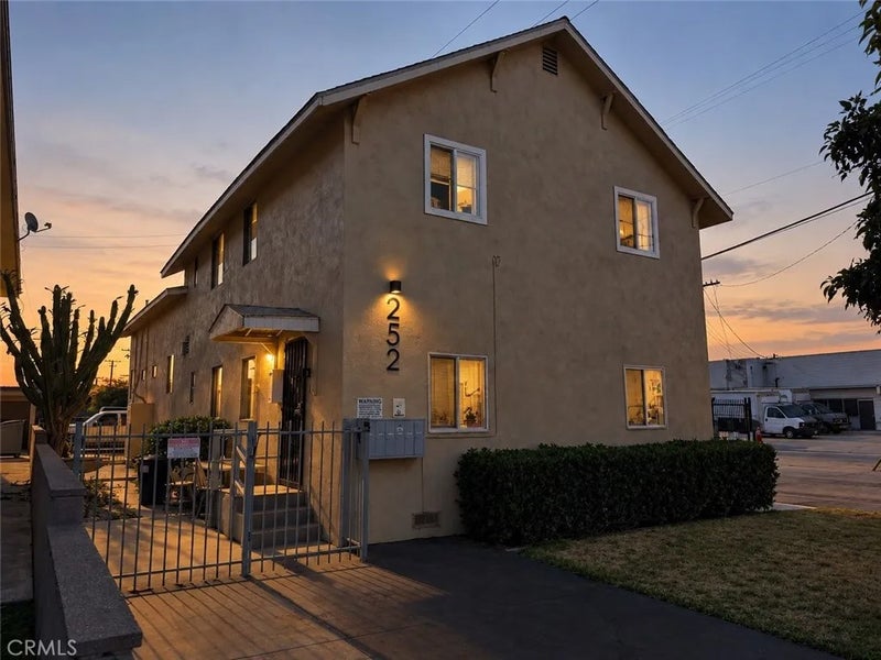 698 W Olympic