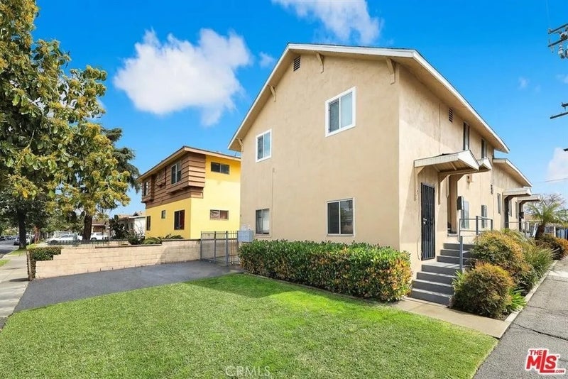 698 W Olympic