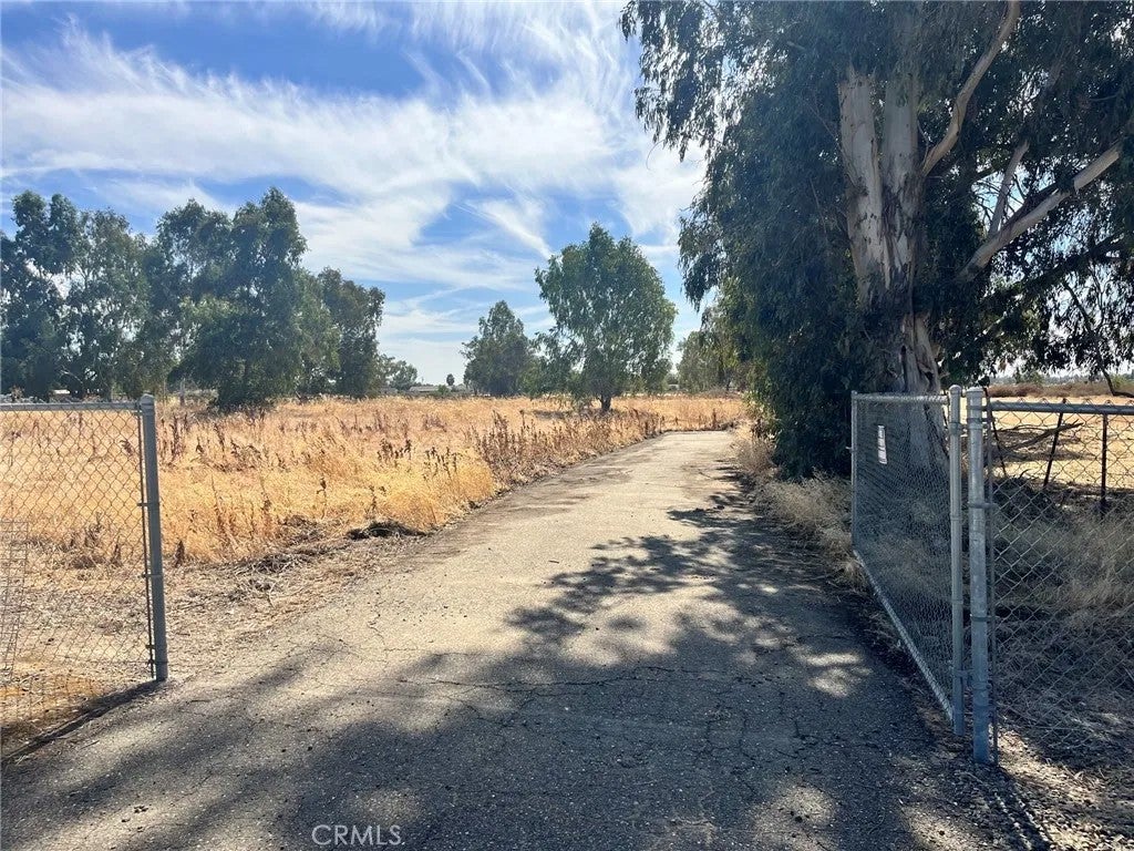 2529 La Loma