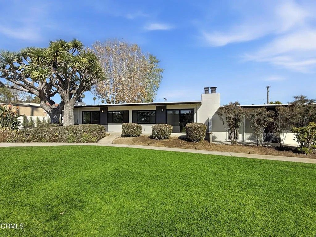 Photo of 61 Redwood Avenue, Ventura, CA 93003 (MLS # V1-35443)