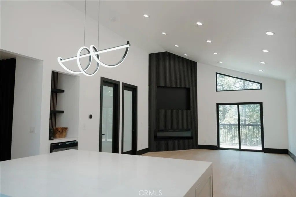 Photo of 129 Winding Ln, Big Bear Lake, CA 92314 (MLS # JT26085925)