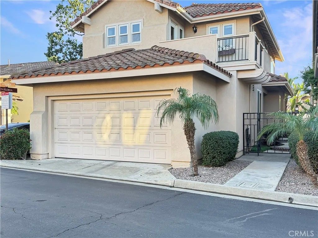 Photo of 6 Via Floria, Rancho Santa Margarita, CA 92688 (MLS # OC26003469)