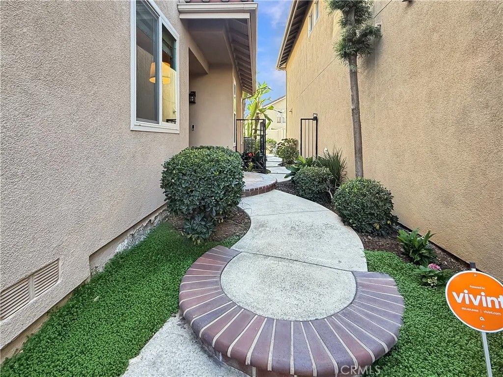 Photo of 6 Via Floria, Rancho Santa Margarita, CA 92688 (MLS # OC26003469)