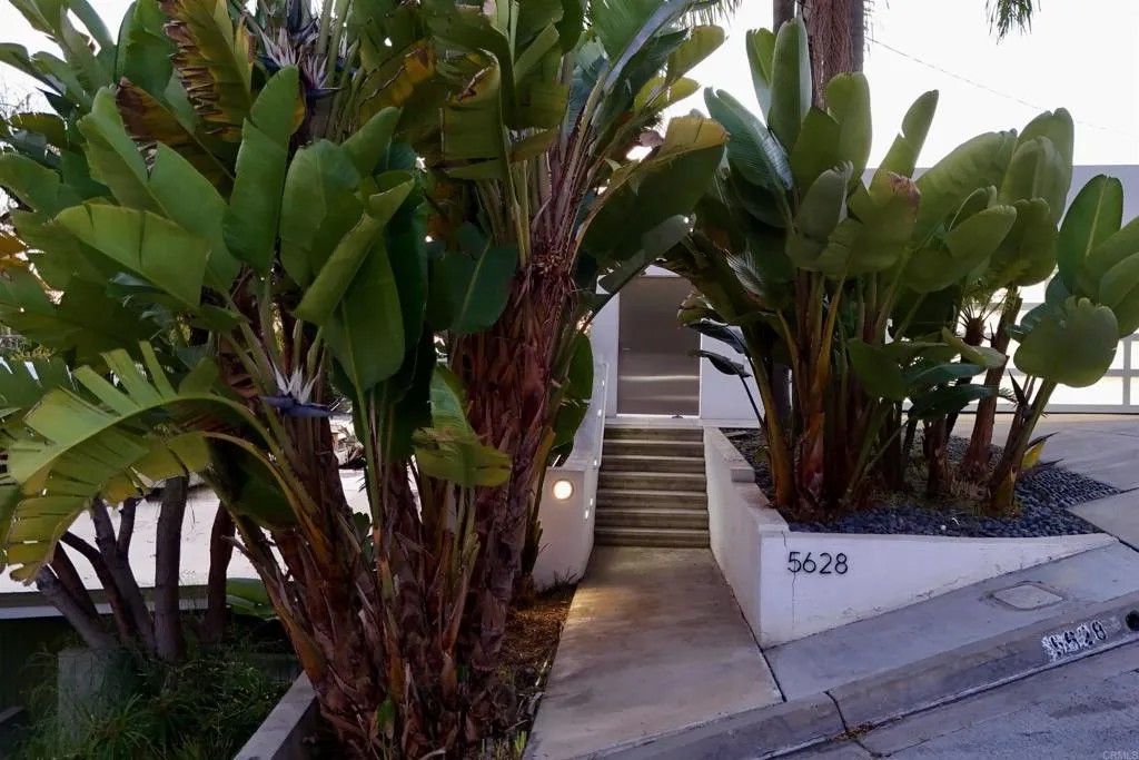 Photo of 5628 Linda Rosa Ave, La Jolla, CA 92037 (MLS # NDP2602704)