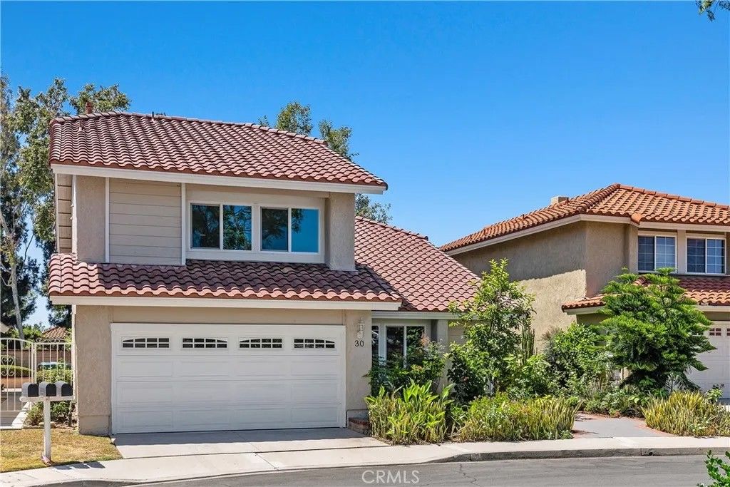 Photo of 30 Entrada, Irvine, CA 92620 (MLS # OC25258774)