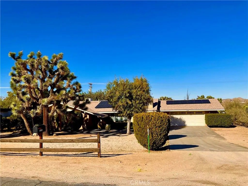 Photo of 56760 Anaconda Dr, Yucca Valley, CA 92284 (MLS # JT25259438)