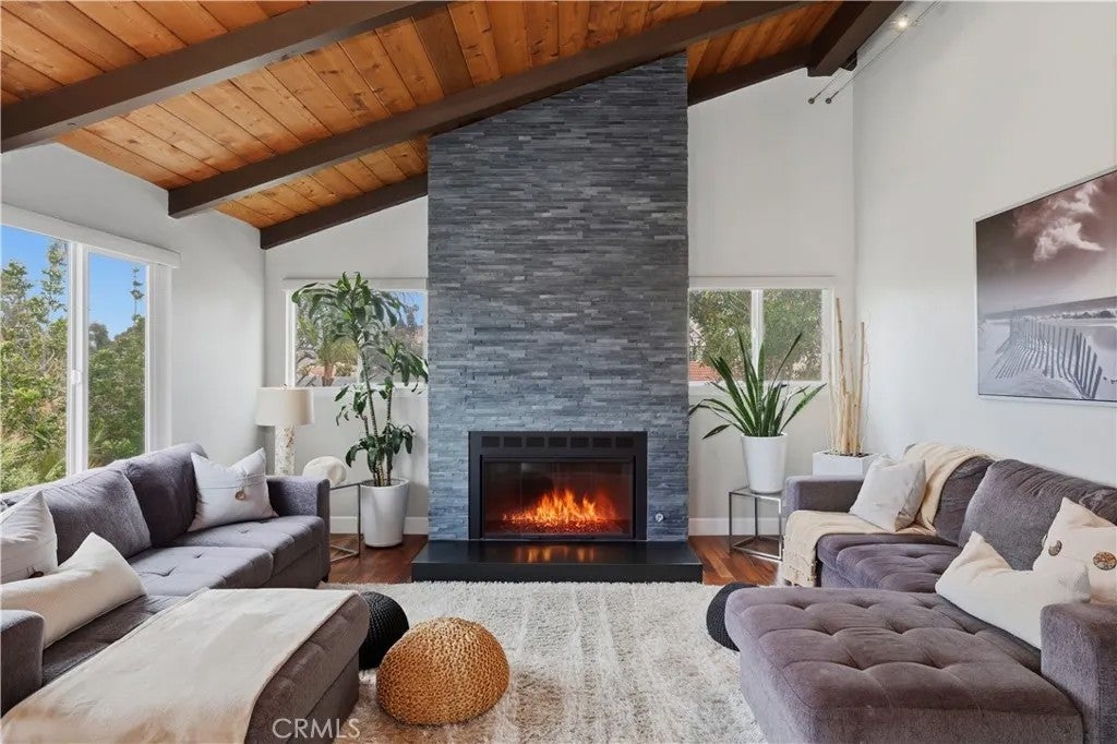 2845 Cazadero