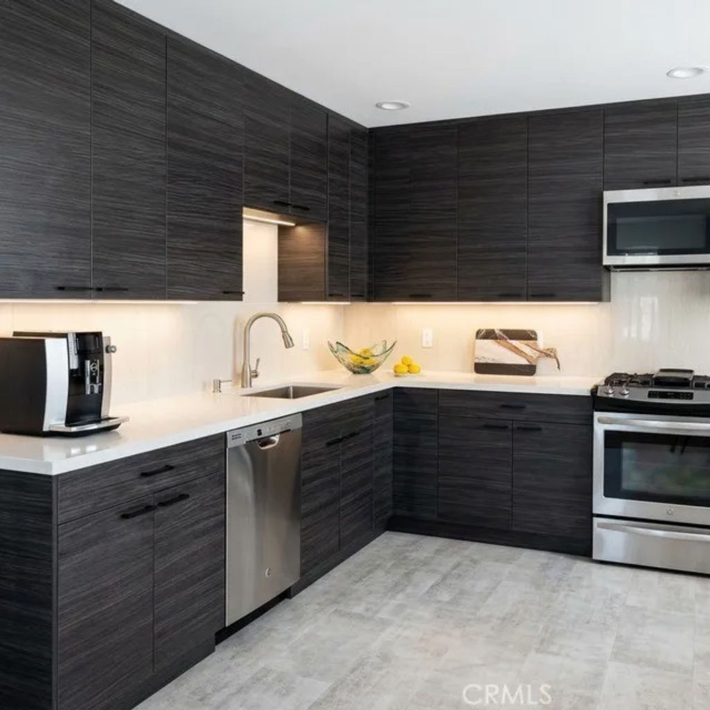 Photo of 6550 Balboa Blvd, Van Nuys, CA 91406 (MLS # SR26044187)