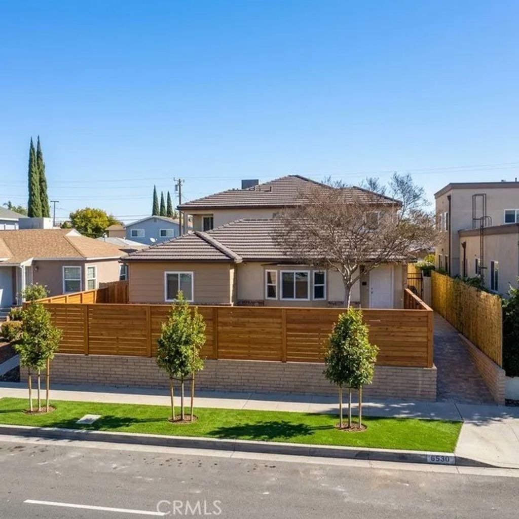 Photo of 6550 Balboa Blvd, Van Nuys, CA 91406 (MLS # SR26044187)