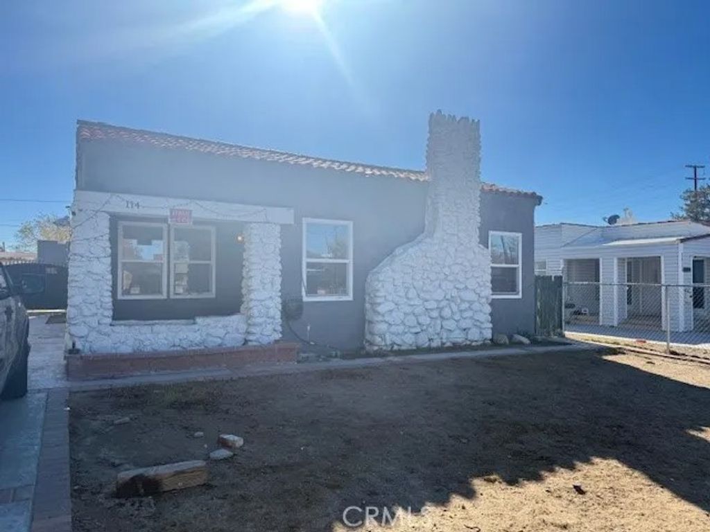 Photo of 114 W Lancaster Boulevard, Lancaster, CA 93534 (MLS # DW25270160)