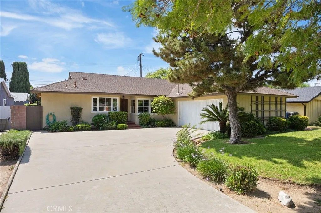 Photo of 15906 Tuba Street, Granada Hills, CA 91343 (MLS # SR26074348)