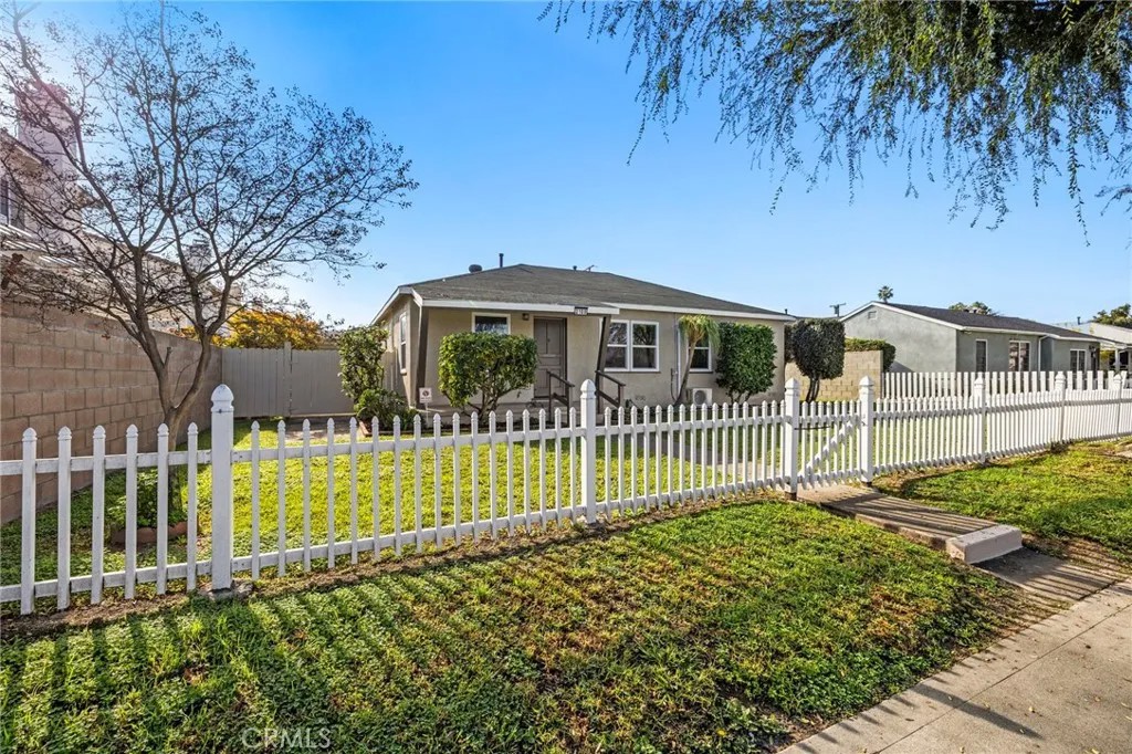 2100 W Valencia