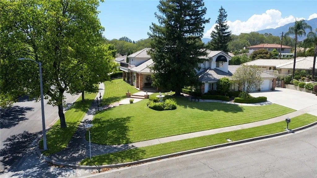1675 N Quince Way