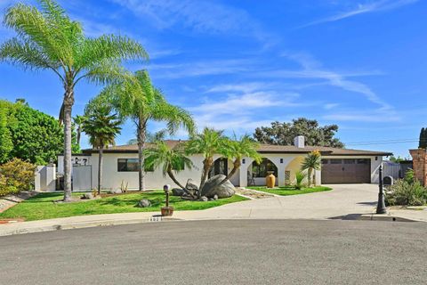 Photo of 802 Bonita Dr, Vista, CA 92083 (MLS # 260005648)