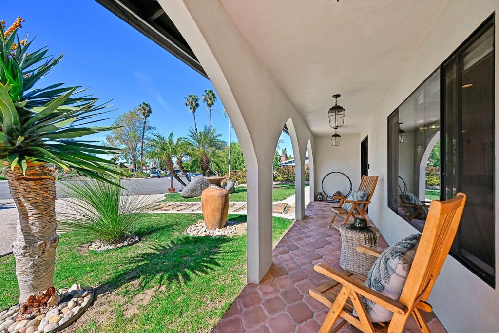 Photo of 802 Bonita Dr, Vista, CA 92083 (MLS # 260005648)