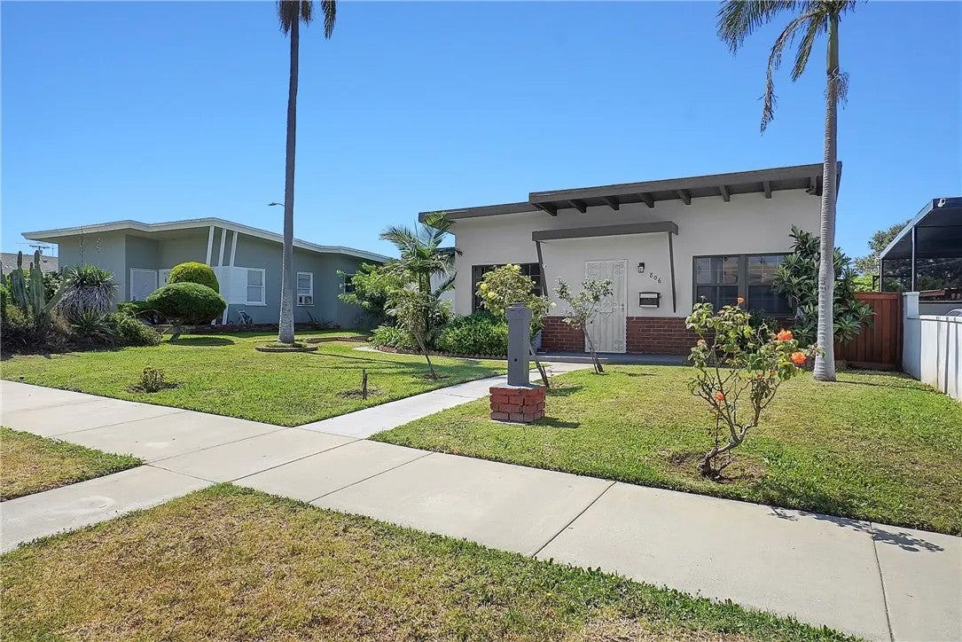 806 W 132nd
